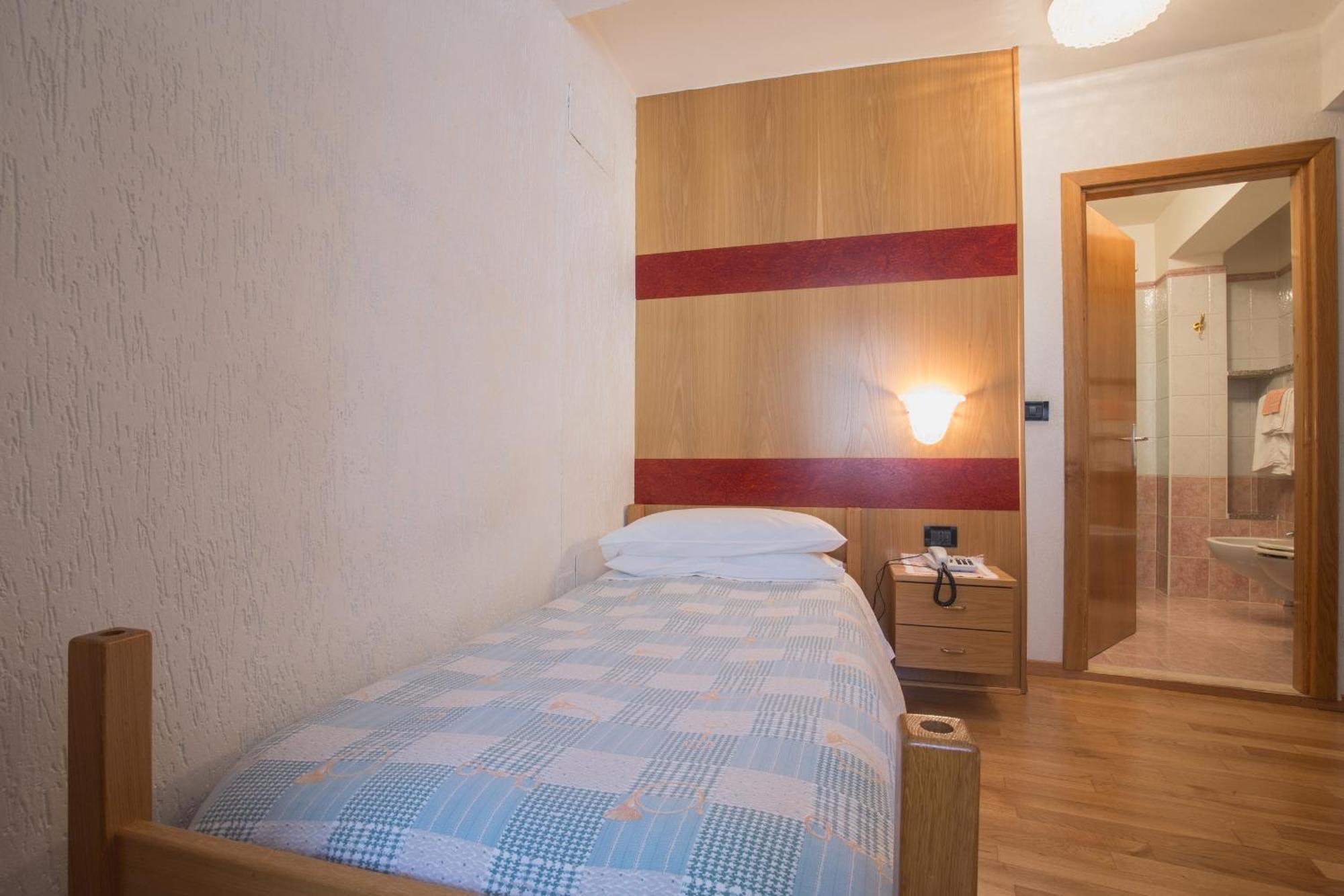 Hotel Centrale Peio Zimmer foto
