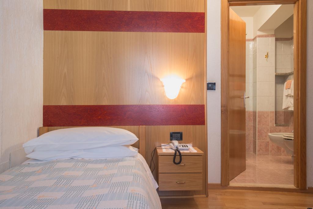 Hotel Centrale Peio Zimmer foto